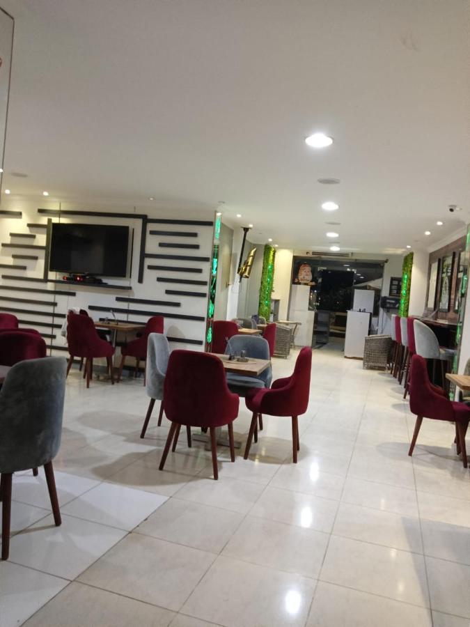 Mesho Falcon Pyramids View Inn Kafret el-Gabal Exterior foto