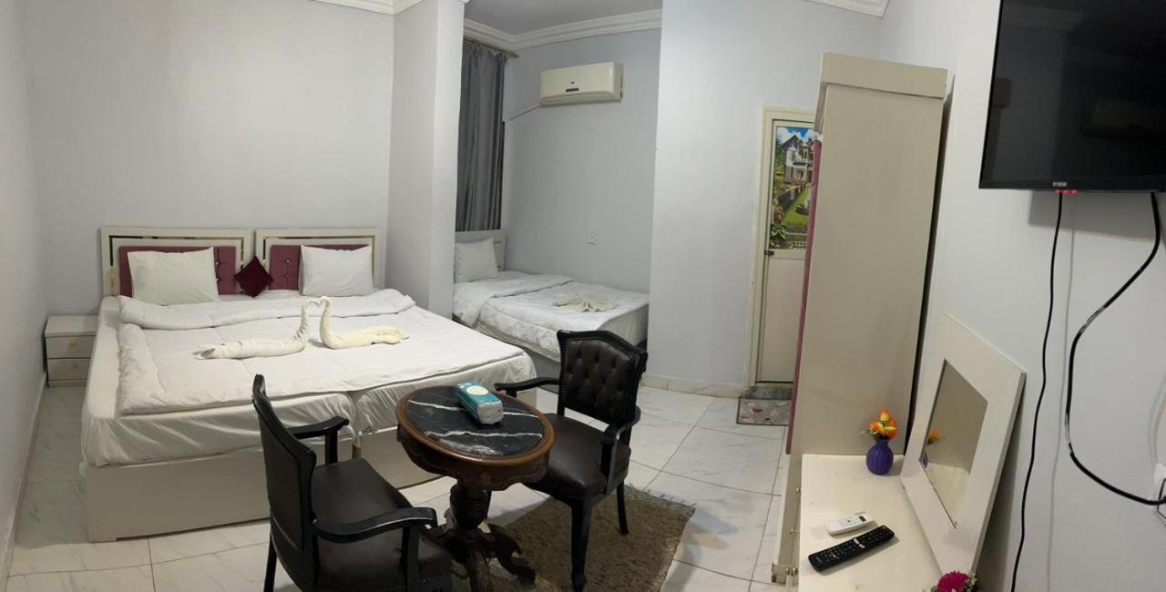 Mesho Falcon Pyramids View Inn Kafret el-Gabal Exterior foto